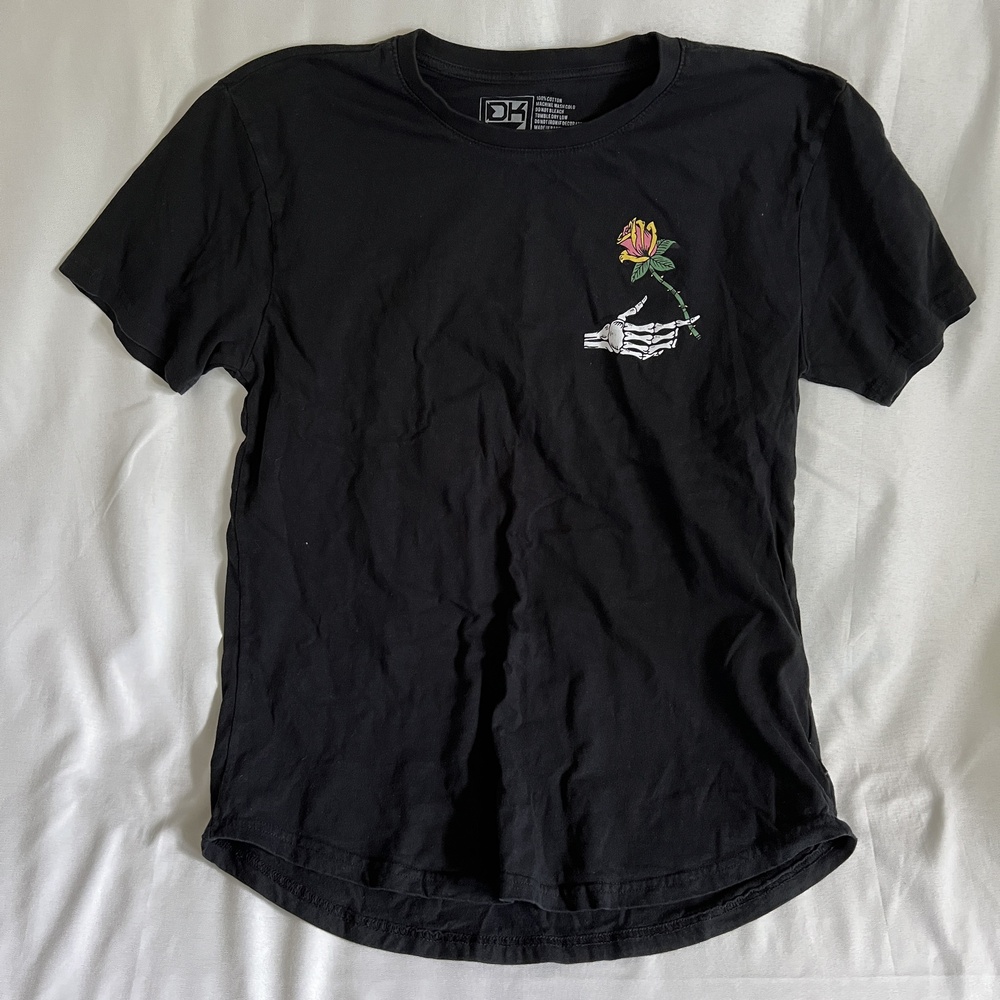 DK Dikotomy Short Sleeve T-shirt Women's Large Black Graphic Skeleton Hand Rose